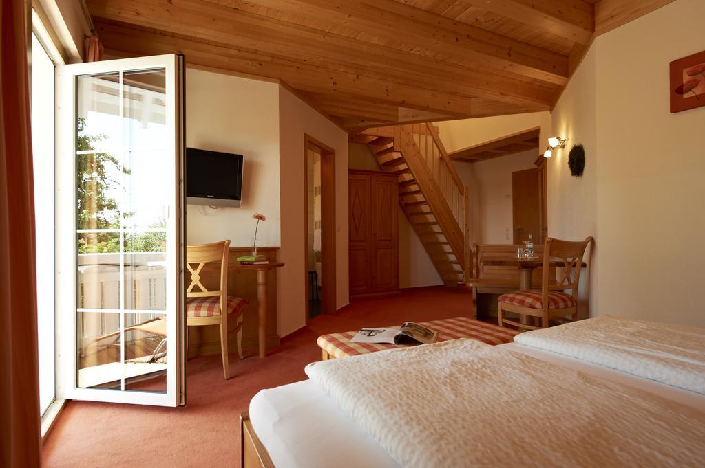 Landhotel Haringerhof mit Saunawelt und Naturbadeteich Grafenhausen Zimmer foto