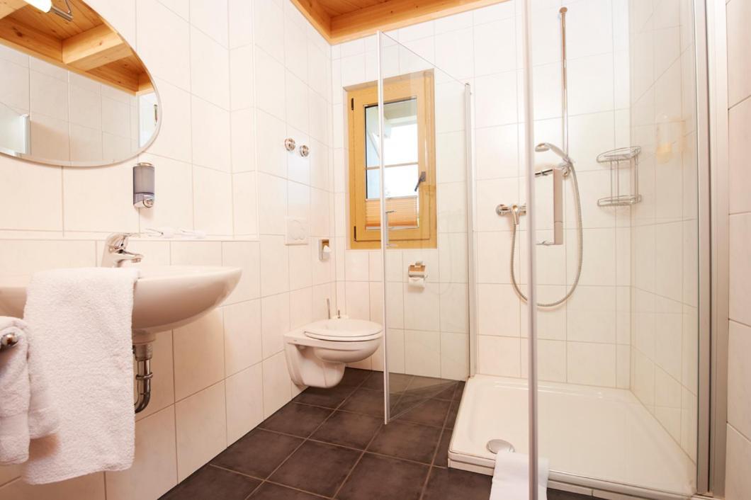 Landhotel Haringerhof mit Saunawelt und Naturbadeteich Grafenhausen Zimmer foto